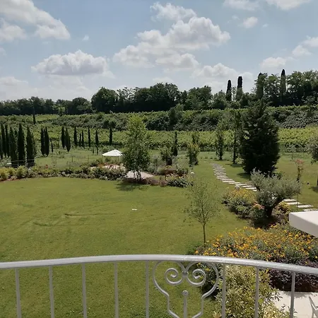 Relais Ca' Morenica * Валеджо-суль-Минчо